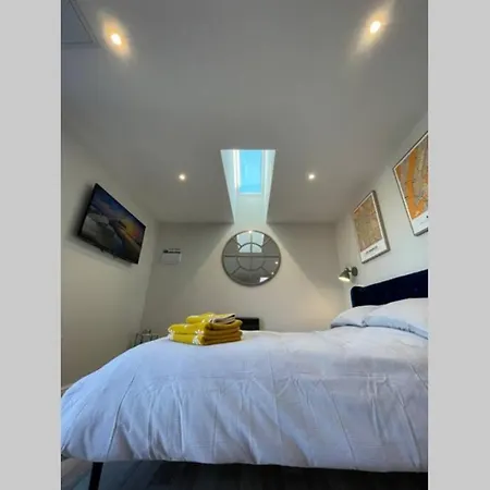 Beautiful Tiny House: Whitsun Apartment *